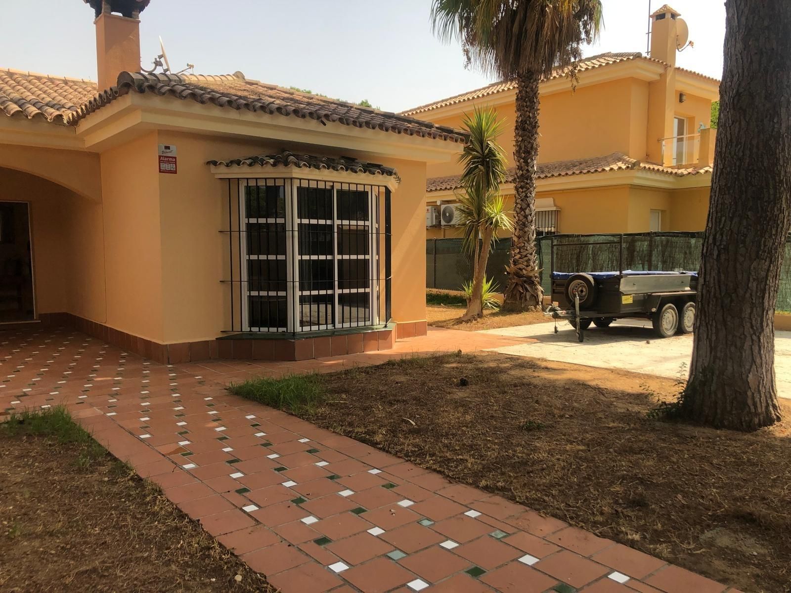 Exterior view of House or chalet for sale in Chiclana de la Frontera