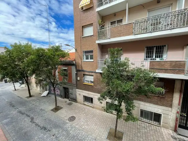 Vista exterior de Piso en venta en Madrid con Calefacción, Amueblado y Horno
