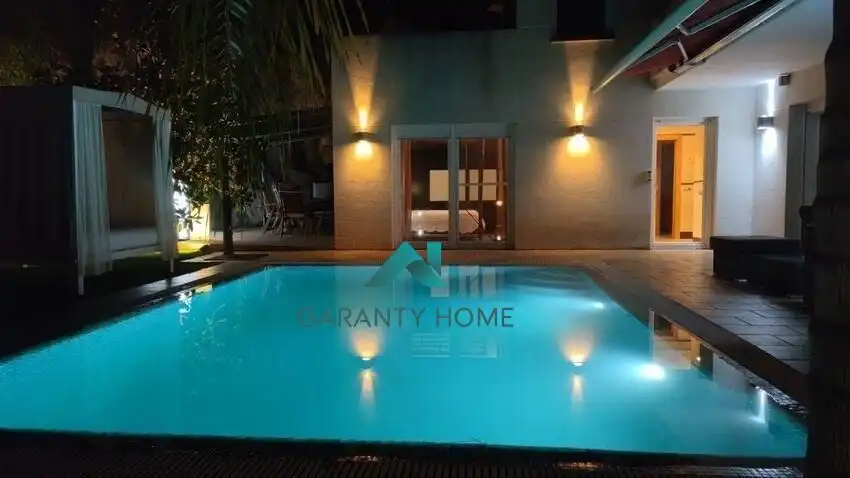 Chalet con piscina en venta en Gilet