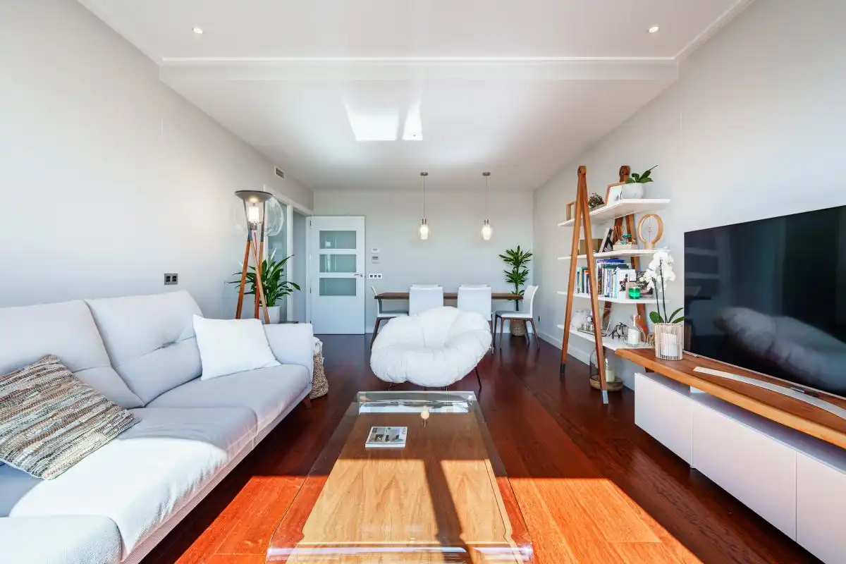 Sala de estar de Piso en venta en Pozuelo de Alarcón con Aire acondicionado, Calefacción y Jardín privado
