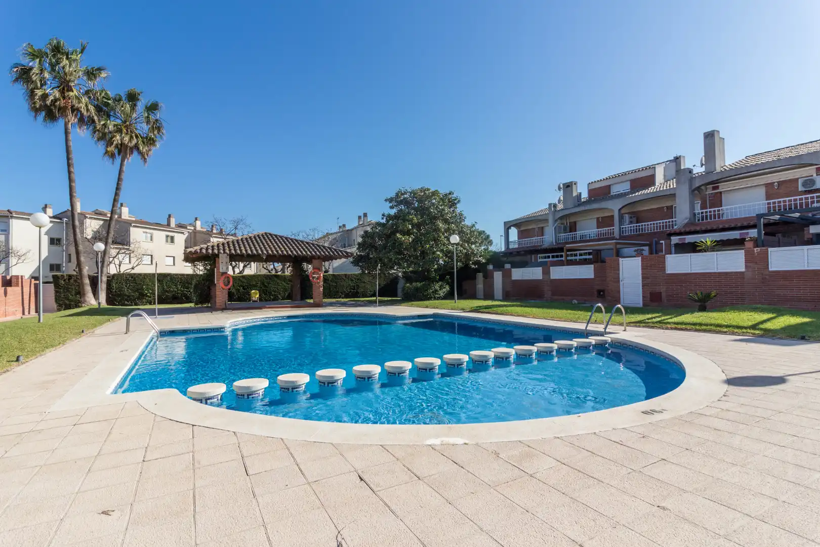 Piscina de Casa adosada en venta en Cambrils con Calefacción, Parquet y Terraza