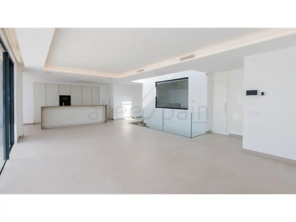 Sala d'estar de Casa o xalet en venda en Benalmádena amb Aire condicionat, Piscina i Piscina comunitària