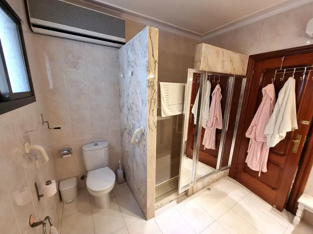 Bathroom of Houses for sale in Vilafortuny - Cap de Sant Pere
