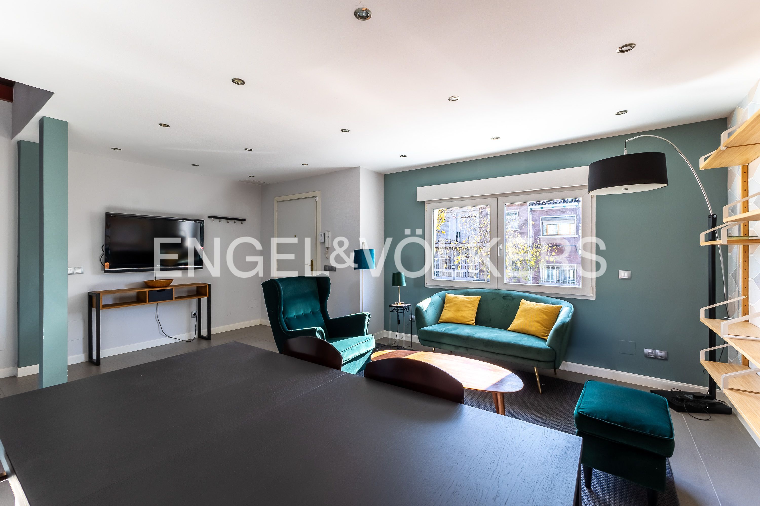 Living room of House or chalet for sale in  Madrid Capital  with Air Conditioner, Heating and Parquet flooring