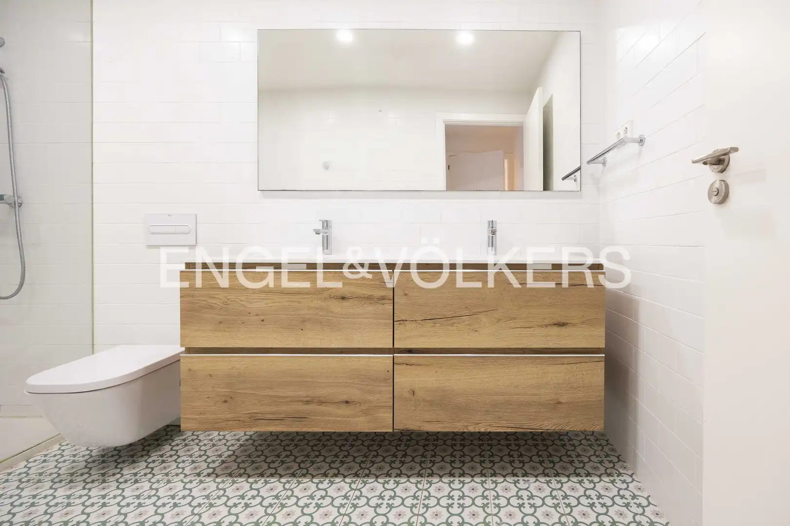 Bathroom of Flat for sale in Barcelona  with Air Conditioner, Heating and Private garden
