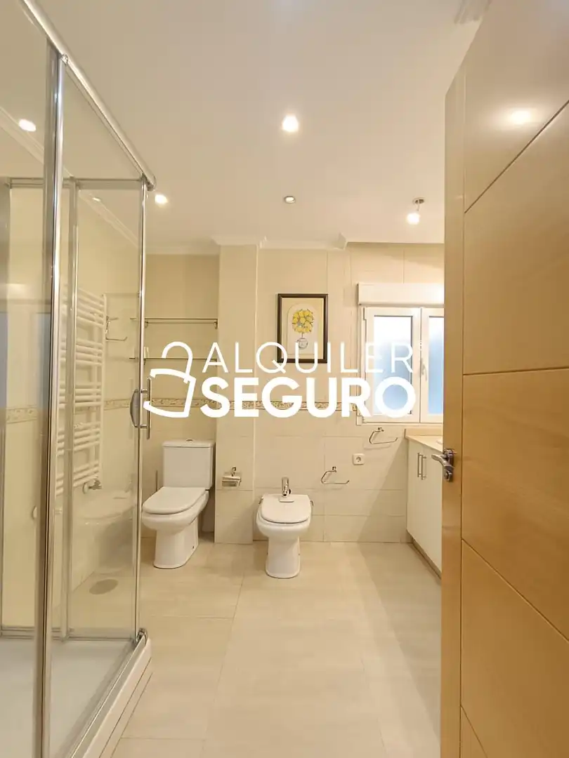 Baño de Piso de alquiler en Getafe con Calefacción, Terraza y Amueblado