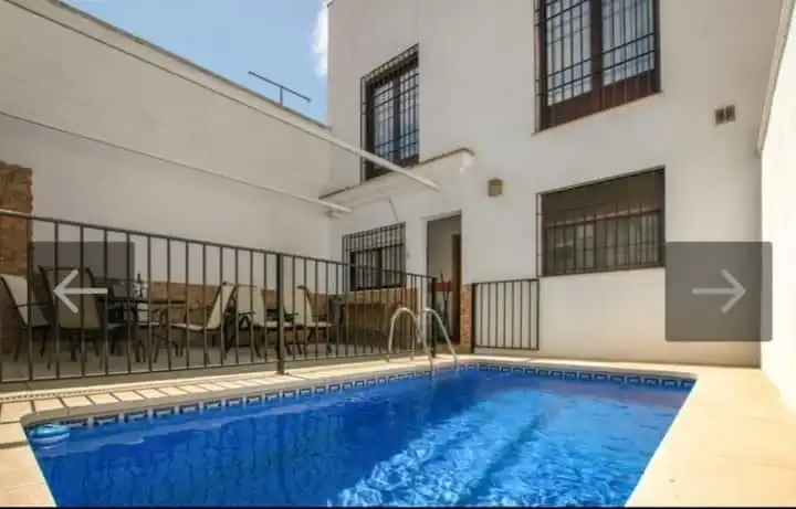 Schwimmbecken von Einfamilien-Reihenhaus zum Verkauf in Córdoba mit Terrasse, Schwimmbad und Möbliert