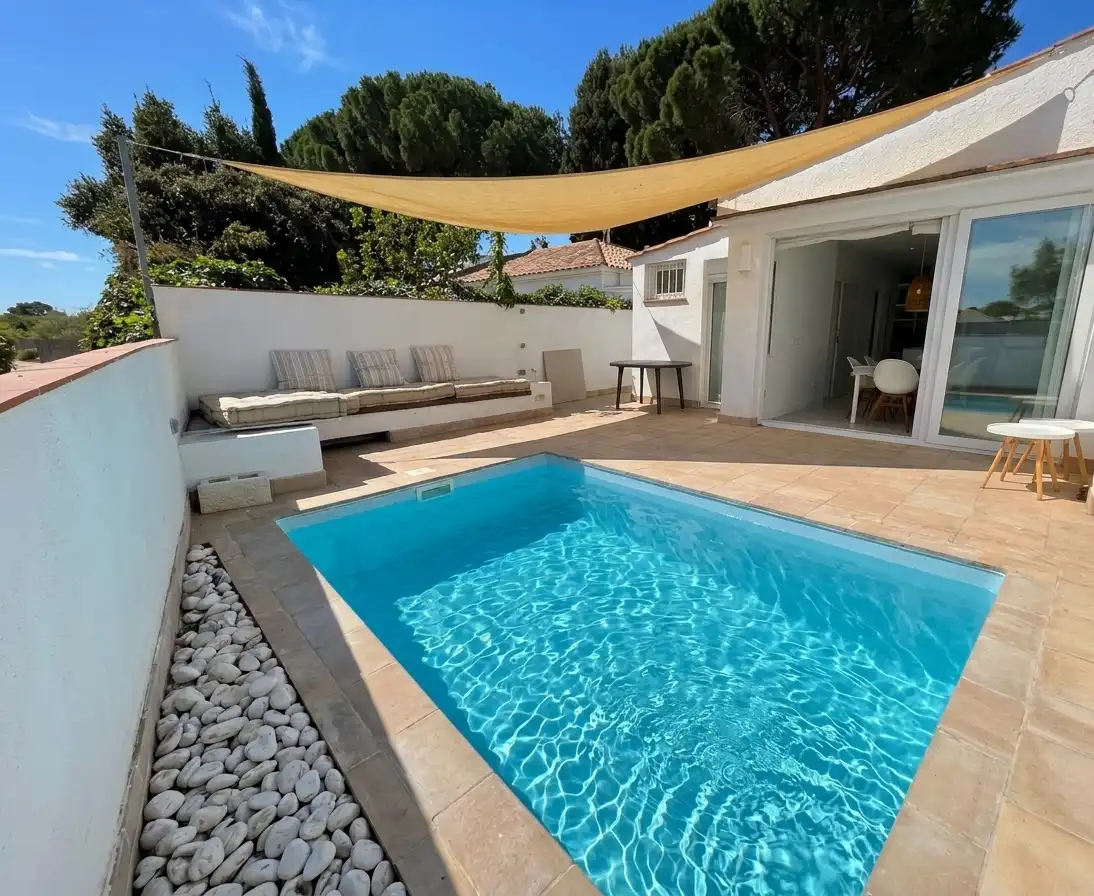 Piscina de Casa adosada en venda en Mont-roig del Camp amb Aire condicionat, Calefacció i Jardí privat
