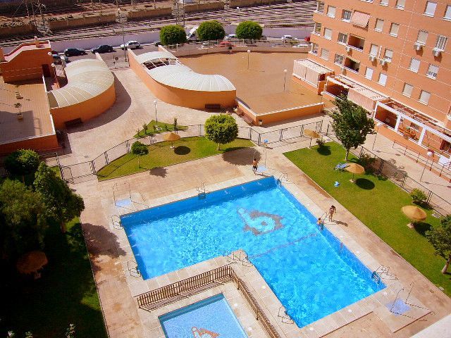 Piscina de Pis de lloguer en  Almería Capital amb Aire condicionat, Terrassa i Piscina