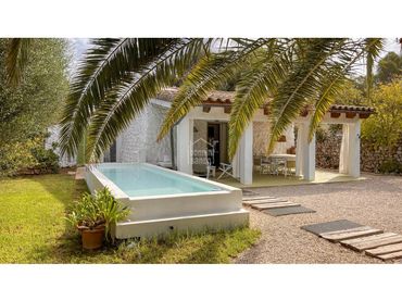 Casa rústica amb piscina en venda a Trebalúger