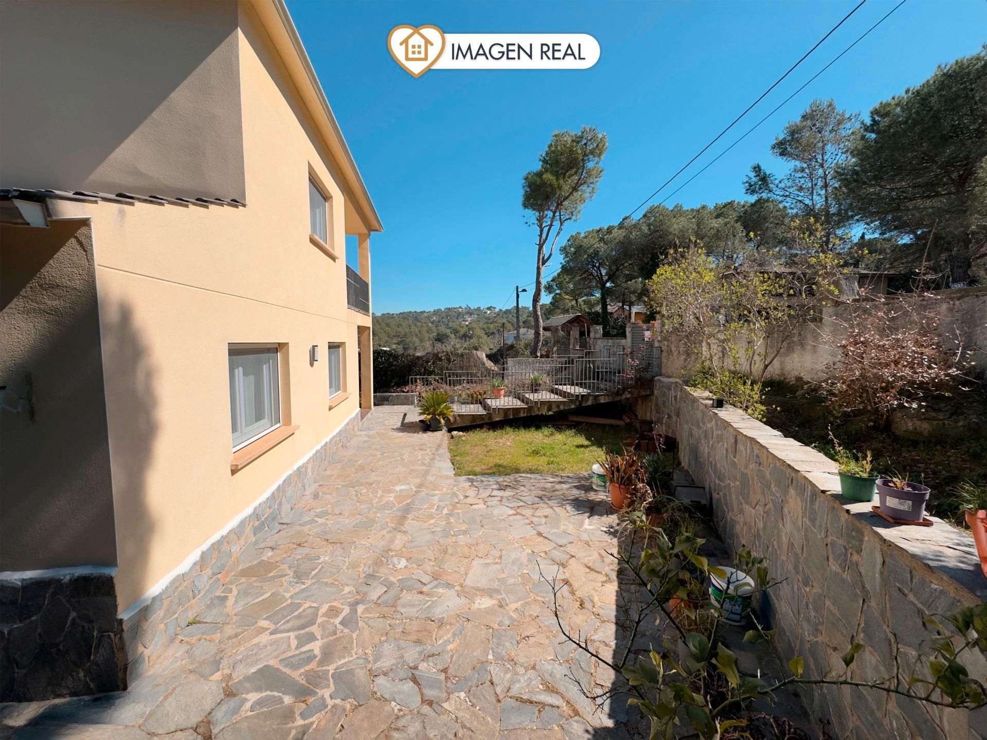 Vista exterior de Casa o xalet en venda en Mediona amb Calefacció, Jardí privat i Terrassa