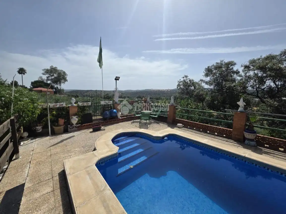 Schwimmbecken von Country house zum Verkauf in Guarromán mit Klimaanlage, Heizung und Schwimmbad