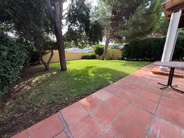 Jardí de Casa o xalet en venda en Chiclana de la Frontera amb Aire condicionat, Terrassa i Moblat
