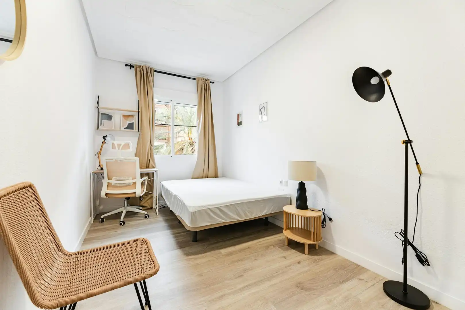 Bedroom of Flat for share in Algirós