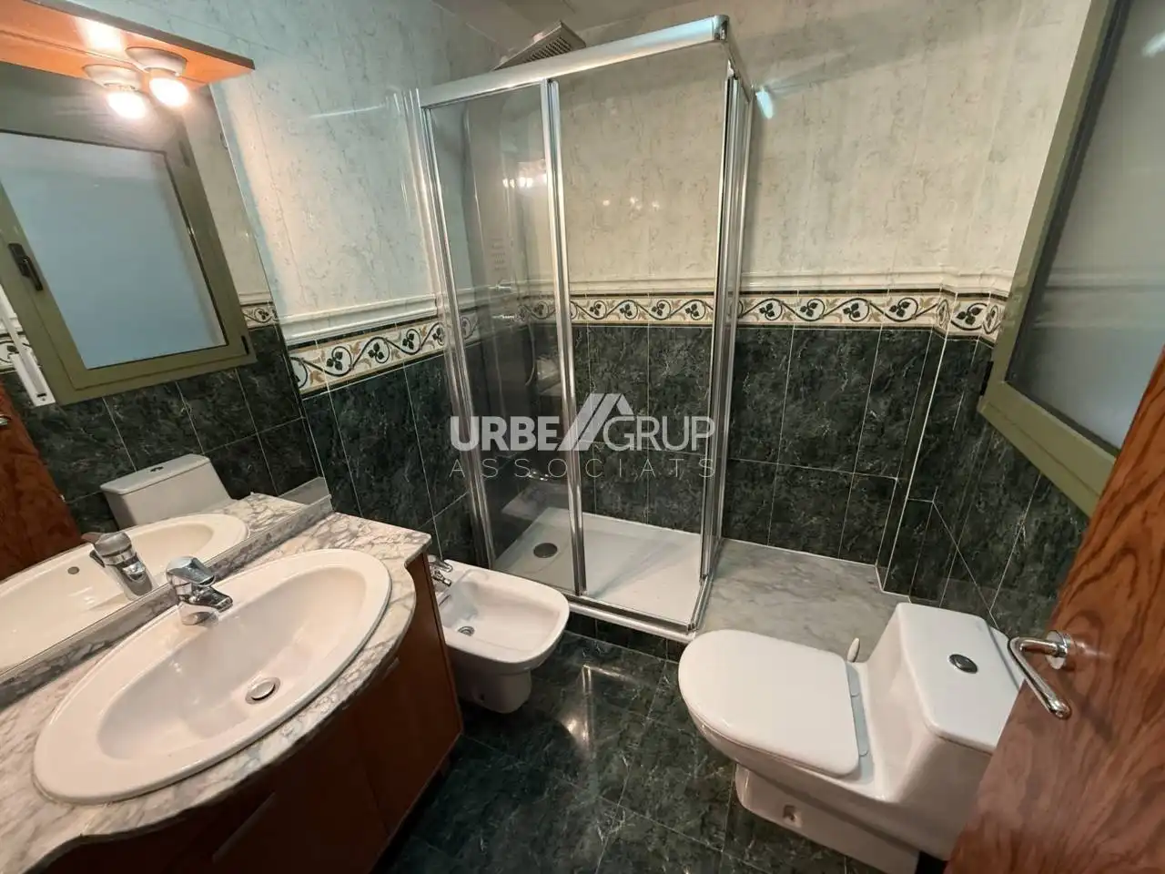 Flat for rent in Calle CISTERNA, Barri del Centre