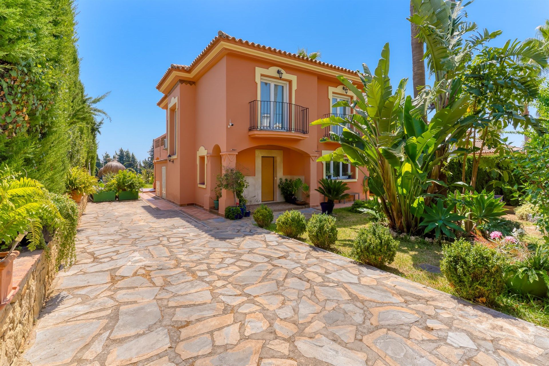 Exterior view of House or chalet for sale in Estepona