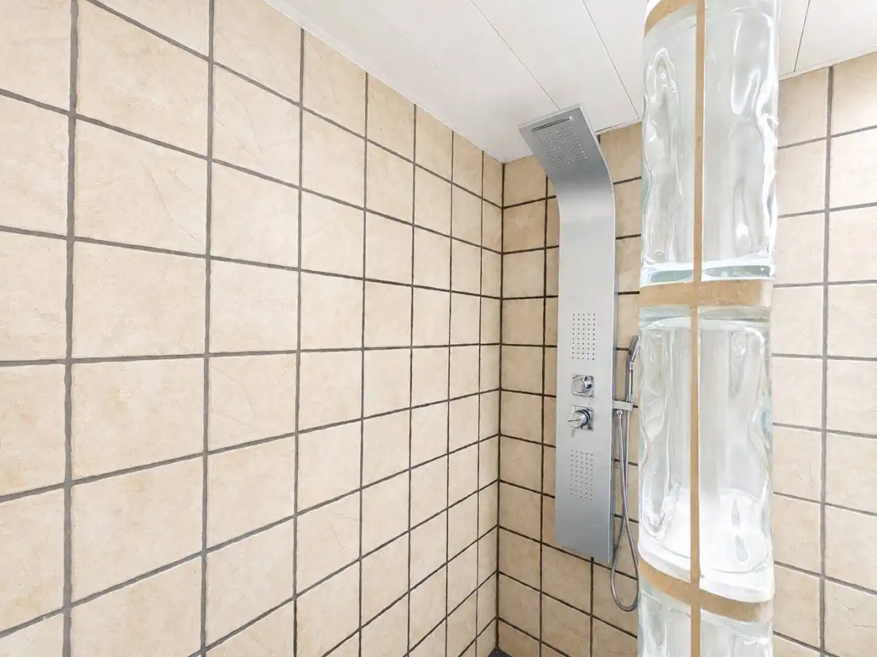 Bathroom of Flat for rent in Manresa  with Air Conditioner, Heating and Parquet flooring