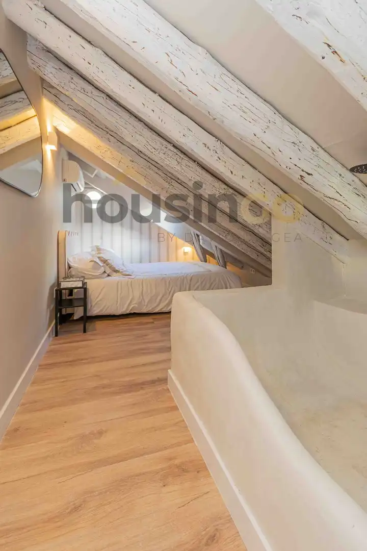 Bedroom of Attic for rent in Madrid  with Air Conditioner, Heating and Parquet flooring