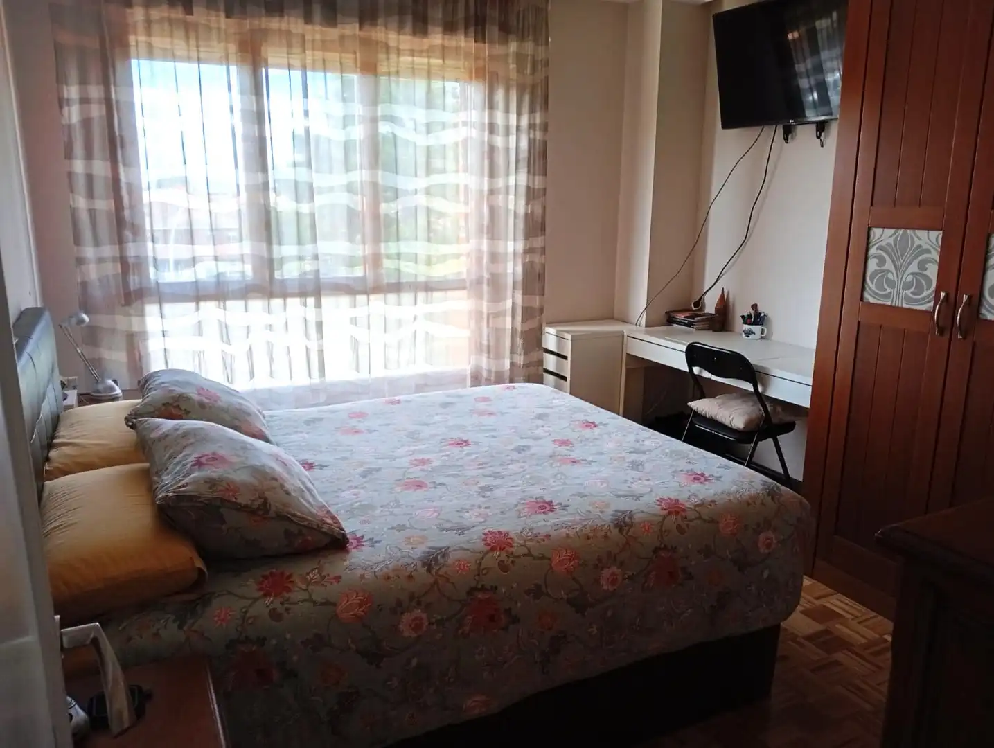 Habitación de Piso en venta en Gijón  con Calefacción, Parquet y Terraza