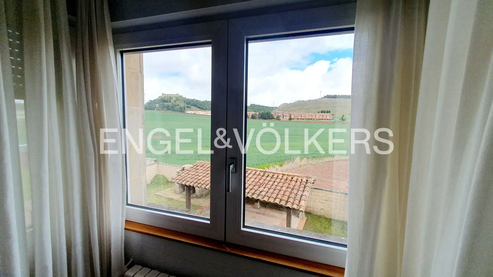 Casa adosada en venta en Aguilar de Campoo con Calefacción, Jardín privado y Parquet