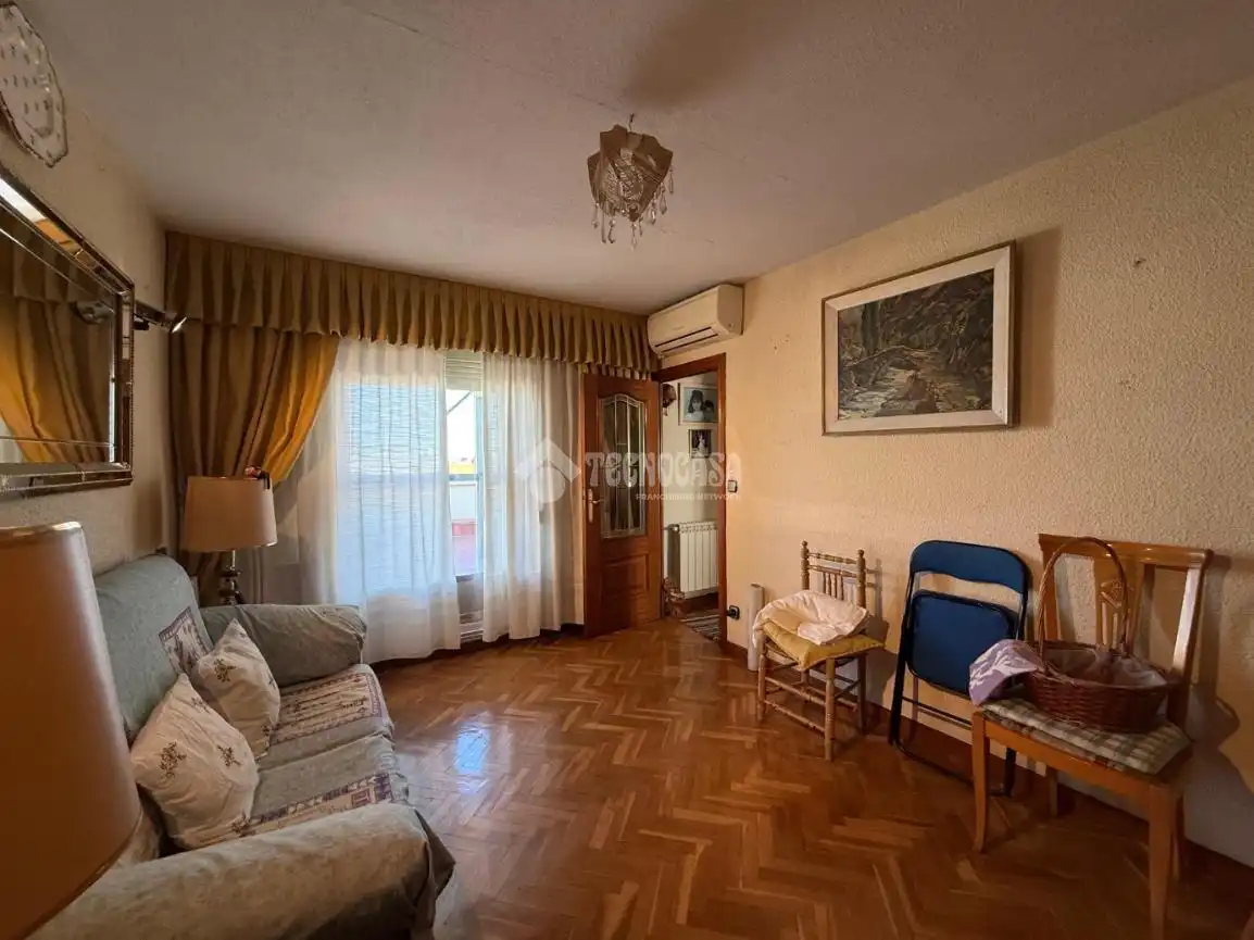 Sala d'estar de Pis en venda en Madrid
