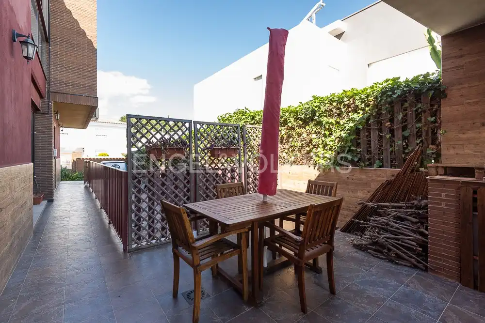 Terrace of Houses for rent in Paterna  with Air Conditioner, Heating and Private garden