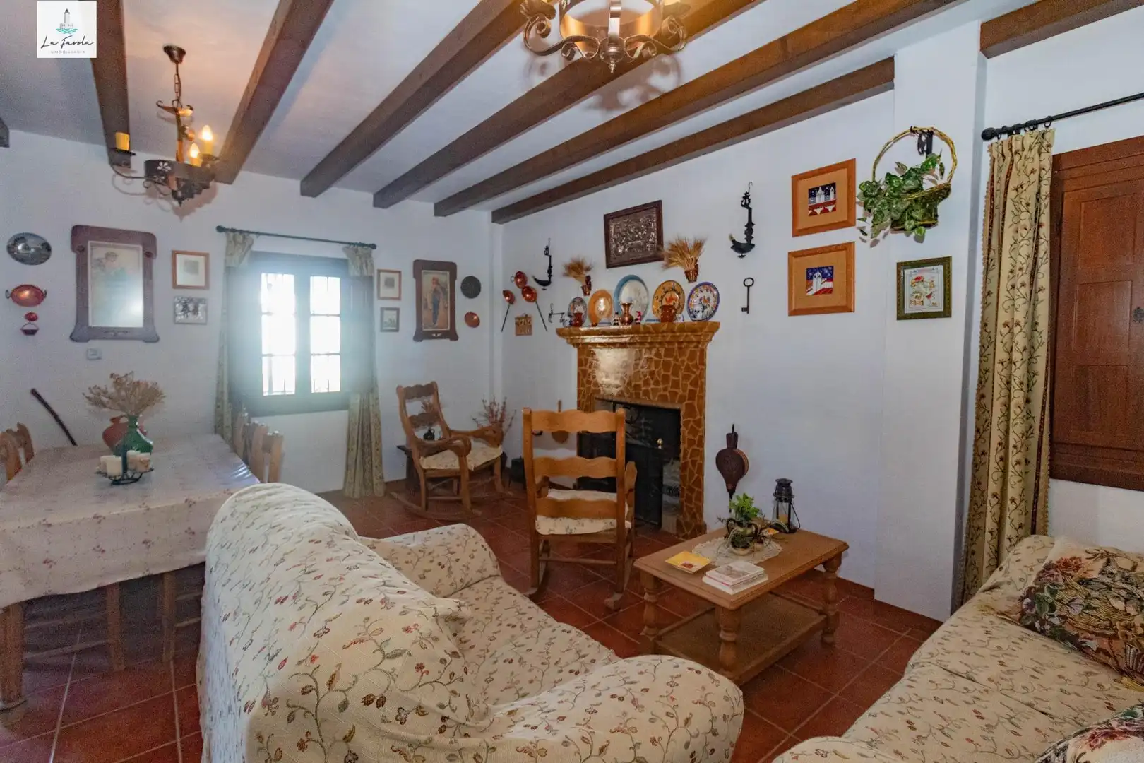 Sala d'estar de Casa adosada en venda en Archidona amb Jardí privat i Moblat