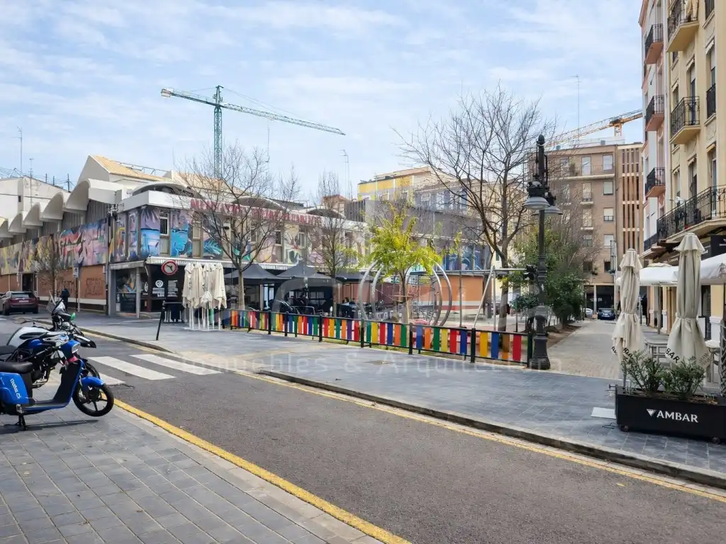 Vista exterior de Local en venta en  Valencia Capital