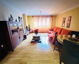 Living room of Flat for sale in Valladolid Capital  with Heating, Parquet flooring and Furnished