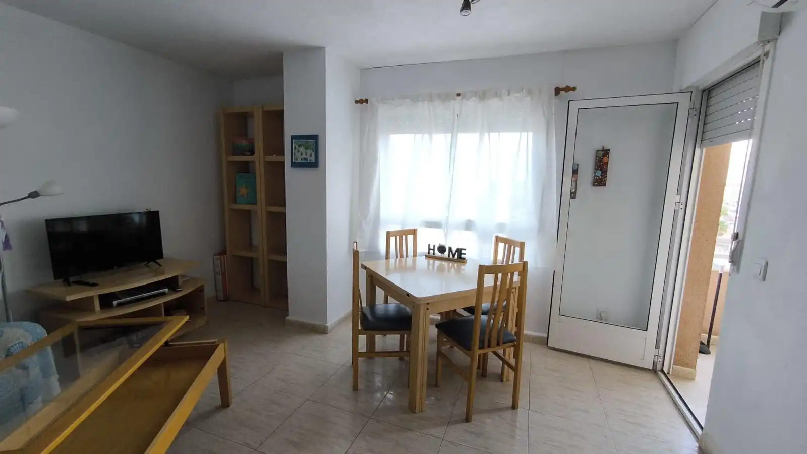 Menjador de Apartament de lloguer en Cartagena amb Aire condicionat, Piscina i Moblat