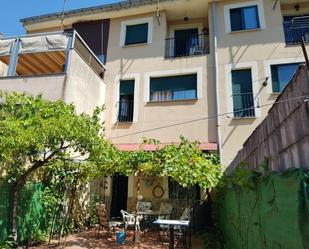 Vista exterior de Casa adosada en venda en Cabezuela del Valle amb Calefacció, Terrassa i Traster