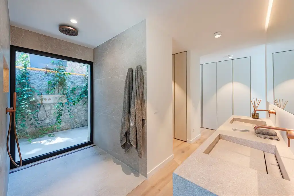 Bathroom of Houses for sale in Calvià  with Air Conditioner, Heating and Private garden