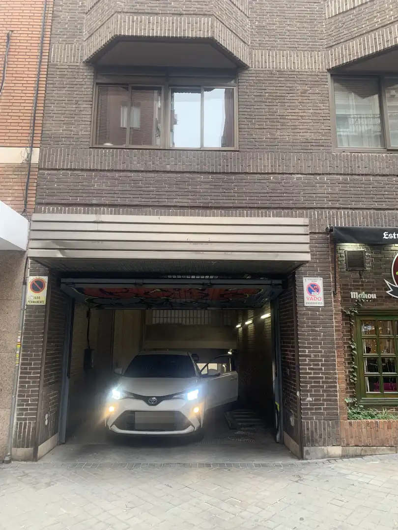 Garage for rent in Calle de Martín de los Heros, 59, Argüelles