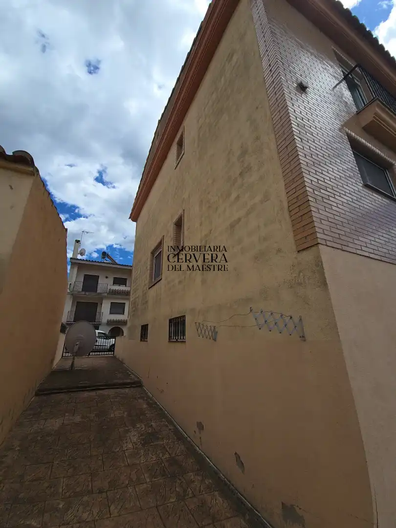 Vista exterior de Casa adosada en venda en La Salzadella amb Aire condicionat, Calefacció i Jardí privat