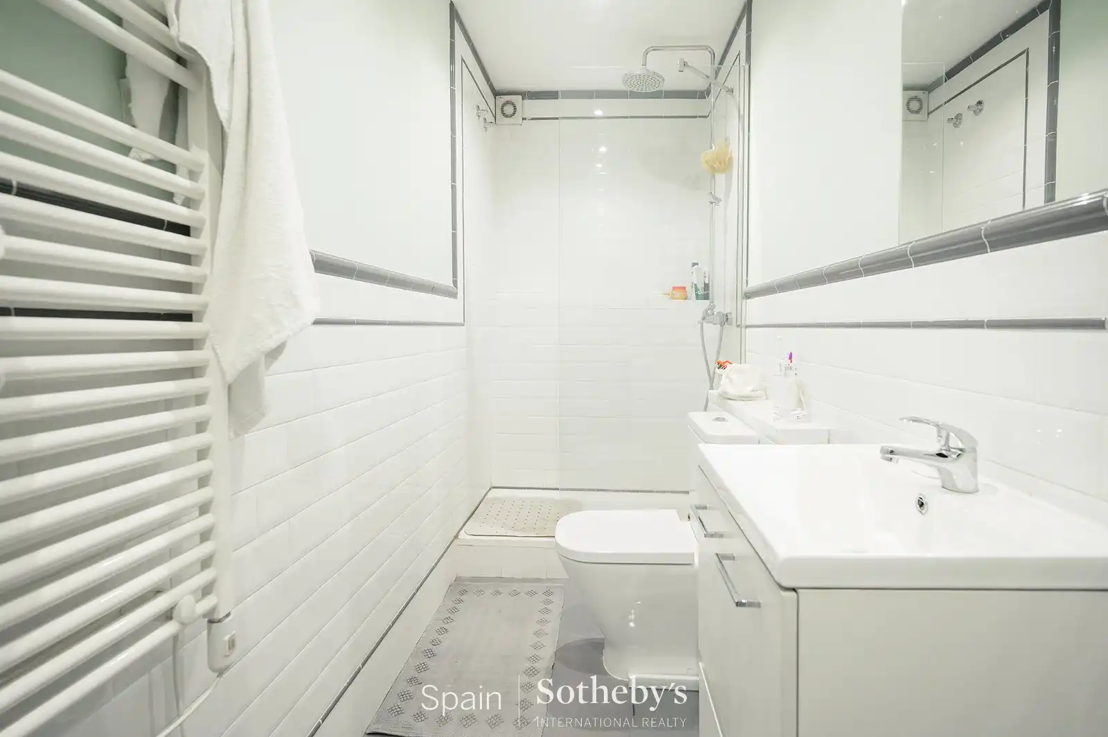 Bathroom of Apartments for sale in Madrid  with Air Conditioner, Heating and Terrace