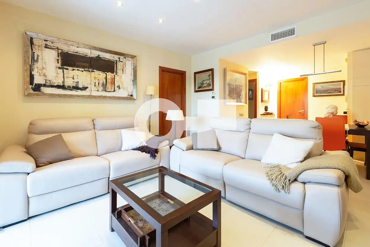 Sala d'estar de Planta baixa en venda en Cubelles amb Aire condicionat, Calefacció i Jardí privat