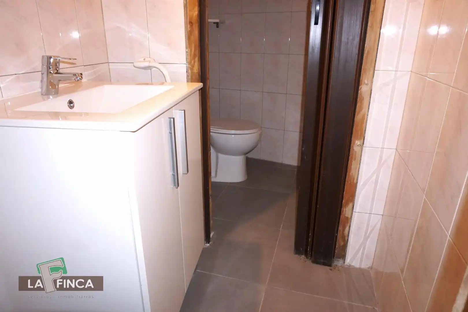 Bathroom of Commercial properties for rent in Oviedo 