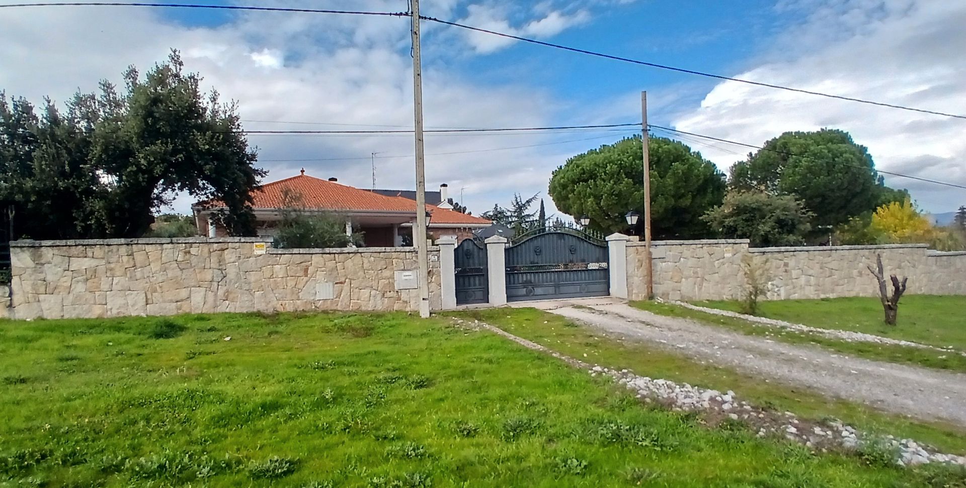 Vista exterior de Casa o xalet en venda en Galapagar amb Aire condicionat, Calefacció i Jardí privat