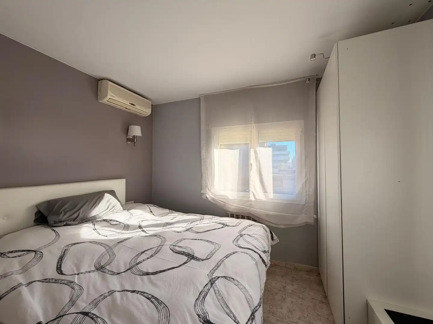 Habitación de Casa adosada en venta en Vilablareix con Calefacción y Trastero