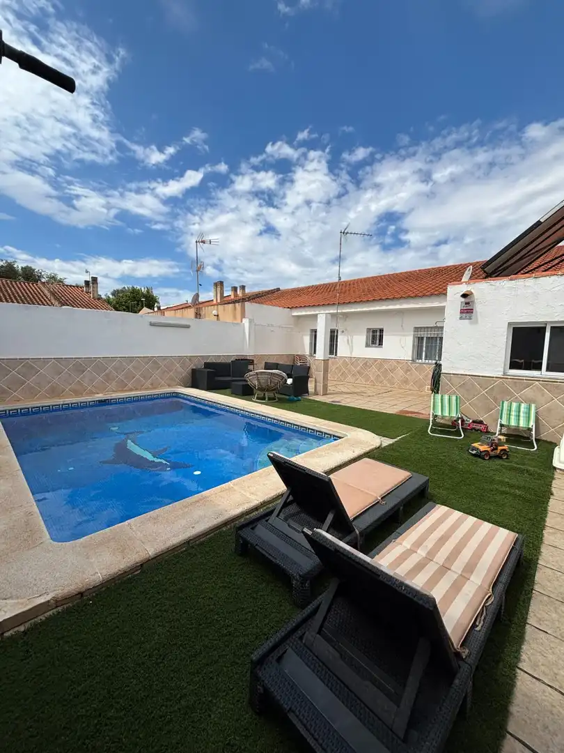 Casa adosada en venta en Calle MARIA DE ZAYAS-B SANTIAGO, 28, Miranda