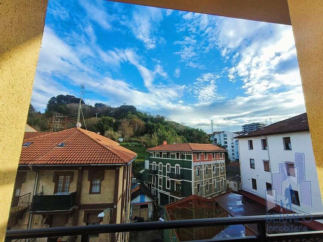 Vista exterior de Pis en venda en Bermeo amb Calefacció i Balcó