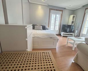 Bedroom of Study to share in  Madrid Capital  with Air Conditioner and Terrace