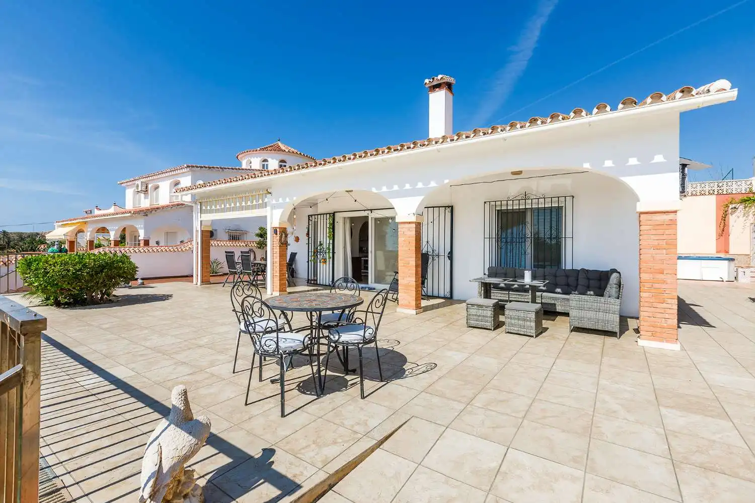 Terrassa de Casa o xalet en venda en Vélez-Málaga amb Aire condicionat, Traster i Internet