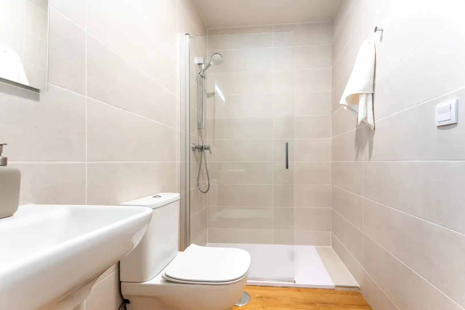 Baño de Estudio de alquiler en Sevilla con Aire acondicionado, Calefacción y Amueblado