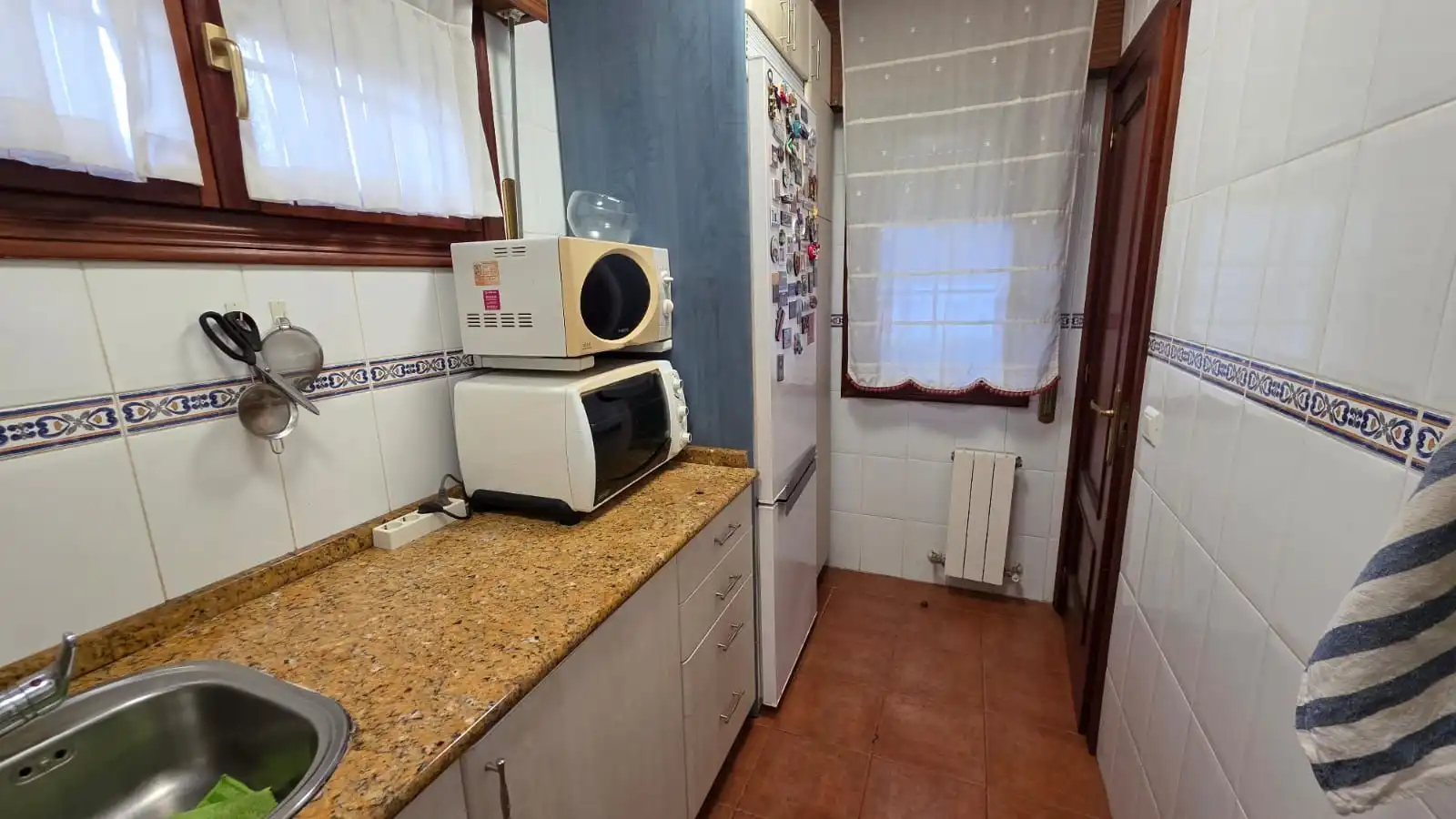 Cuina de Casa o xalet en venda en Castro-Urdiales amb Calefacció, Jardí privat i Terrassa