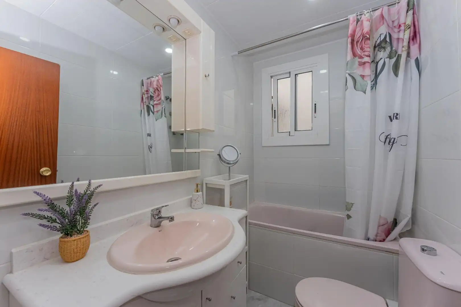 Badezimmer von Wohnung zum Verkauf in Viladecans