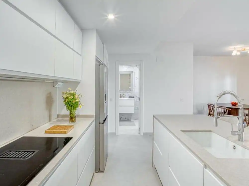 Cuina de Apartament en venda en Marbella amb Aire condicionat, Terrassa i Traster