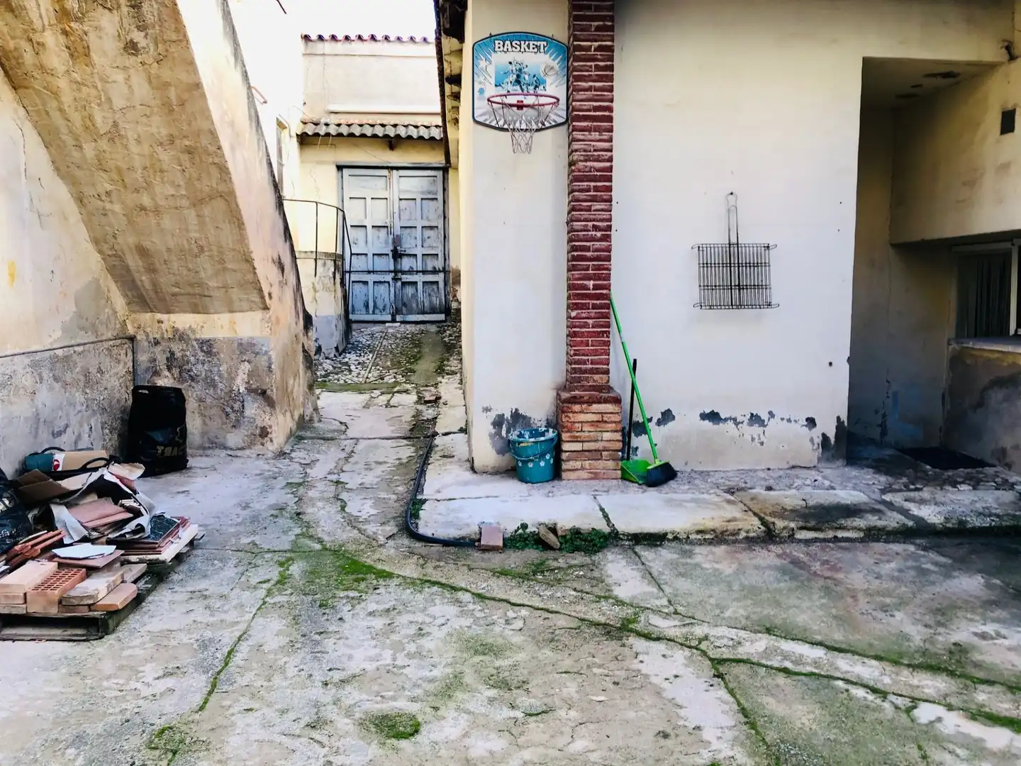 Vista exterior de Casa o xalet en venda en Biar amb Calefacció, Jardí privat i Traster
