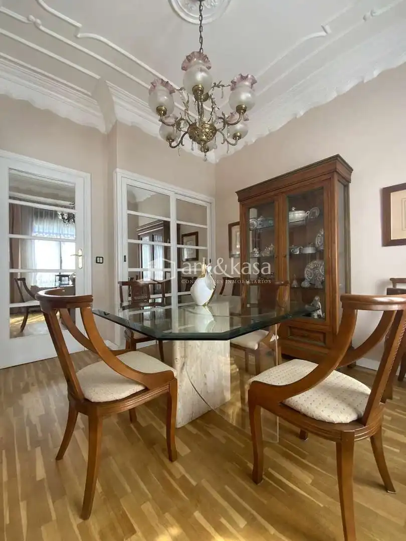 Menjador de Pis de lloguer en  Valencia Capital amb Moblat, Forn i Microones