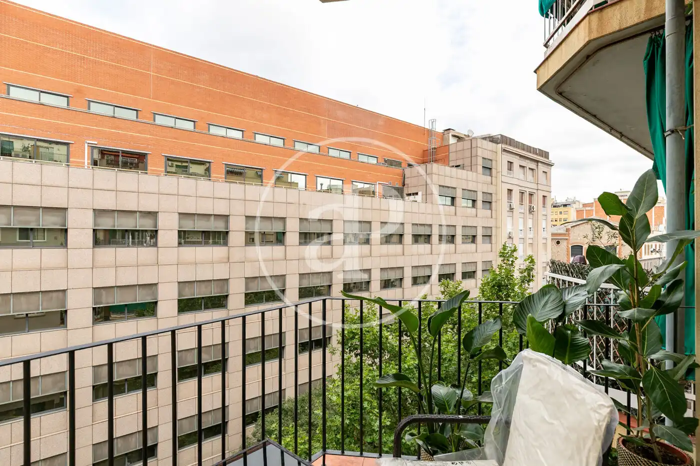 Außenansicht von Wohnung zum Verkauf in Barcelona mit Klimaanlage, Heizung und Möbliert